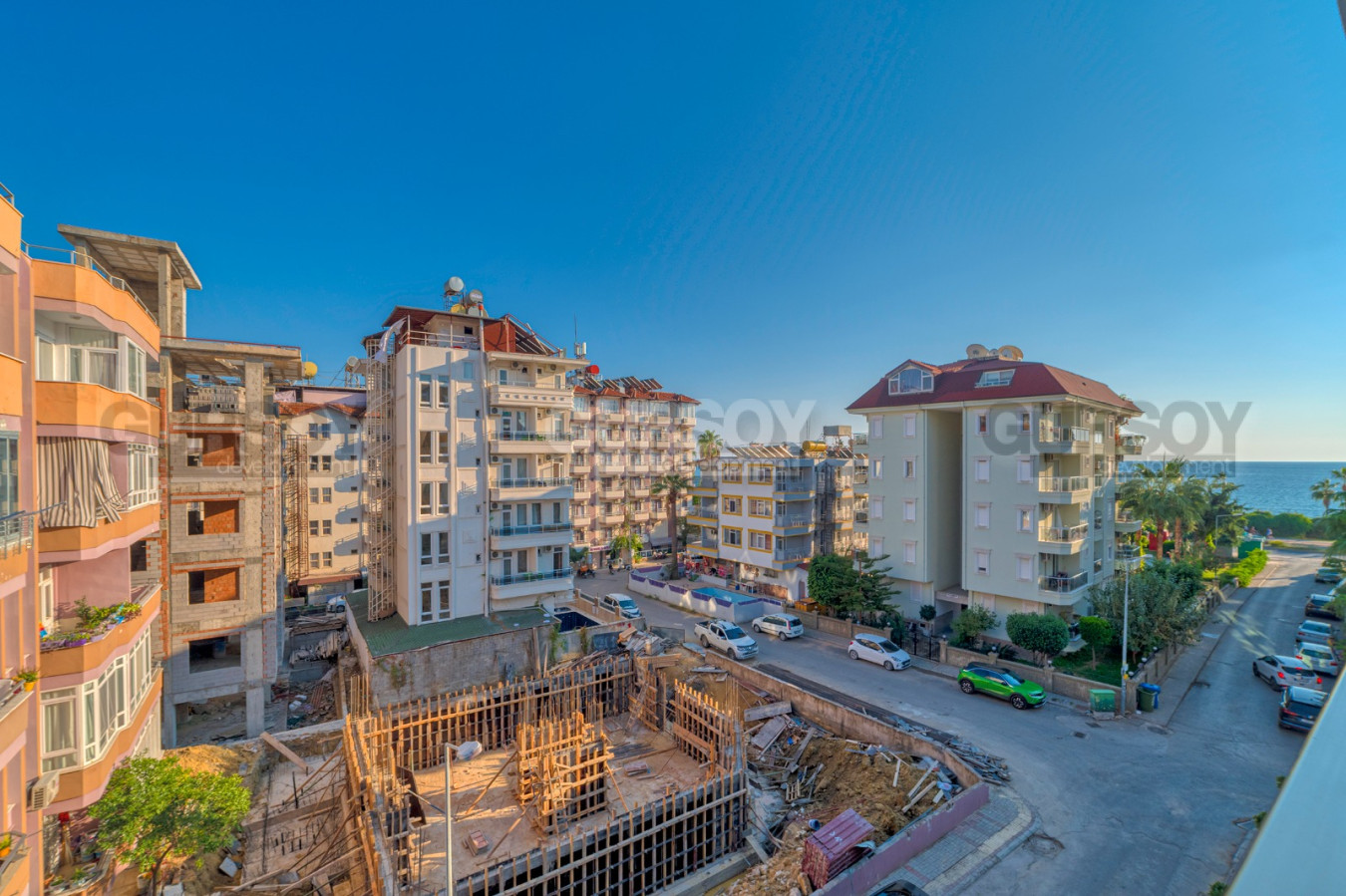 Двухуровневая квартира 3+1 с видом на море в центре Алании, 110 м2. в Турции - фото 1
