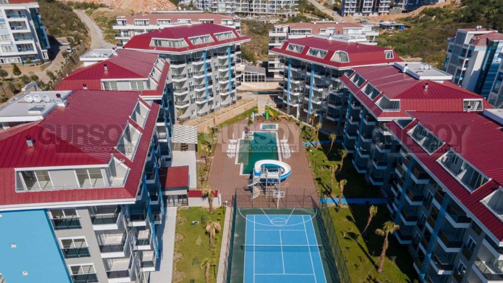 Новая просторная квартира 1+1 в шикарном жилом комплексе всего в 200 м от моря в Кестеле, 65 м2 в Турции - фото 1