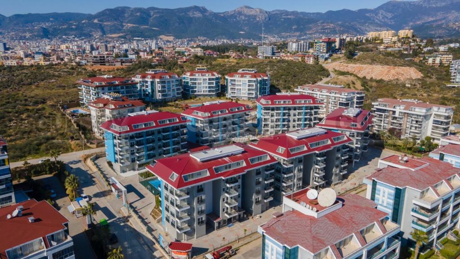 Новый меблированный дуплекс 2+1 в элитном комплексе в районе Кестель, 102 м2 в Турции - фото 1