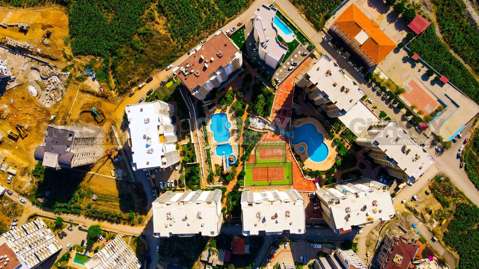 Просторный дуплекс 4+1 в масштабном жилом комплексе в Махмутларе, 285 м2 в Турции - фото 1