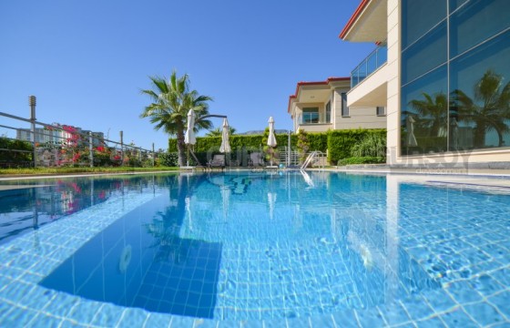 Эксклюзивная вилла 4+1 с большим участком в Каргыджаке, 300 м2. в Турции - фото 4