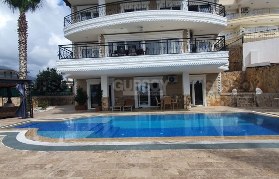 Просторная вилла с бассейном и садом в Каргыджаке. 6+2, 350м2 в Турции - фото 7