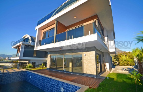 Замечательная вилла в живописном районе Каргыджак. 4+1,260м2 в Турции - фото 12