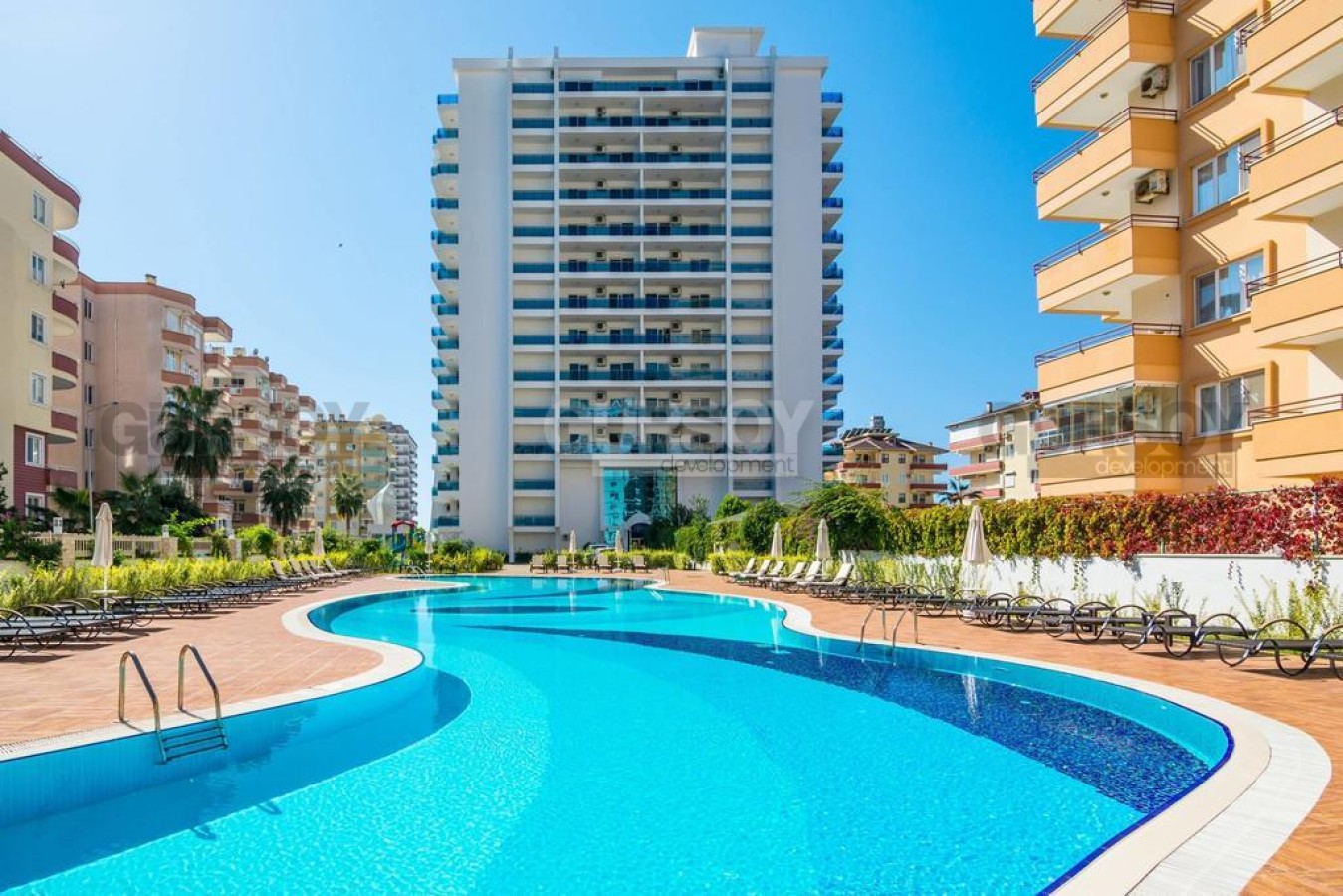 Шикарная квартира 1+1 с видом на море в элитном жилом комплексе в 150 м от пляжа в Махмутларе, 70 м2 в Турции - фото 1