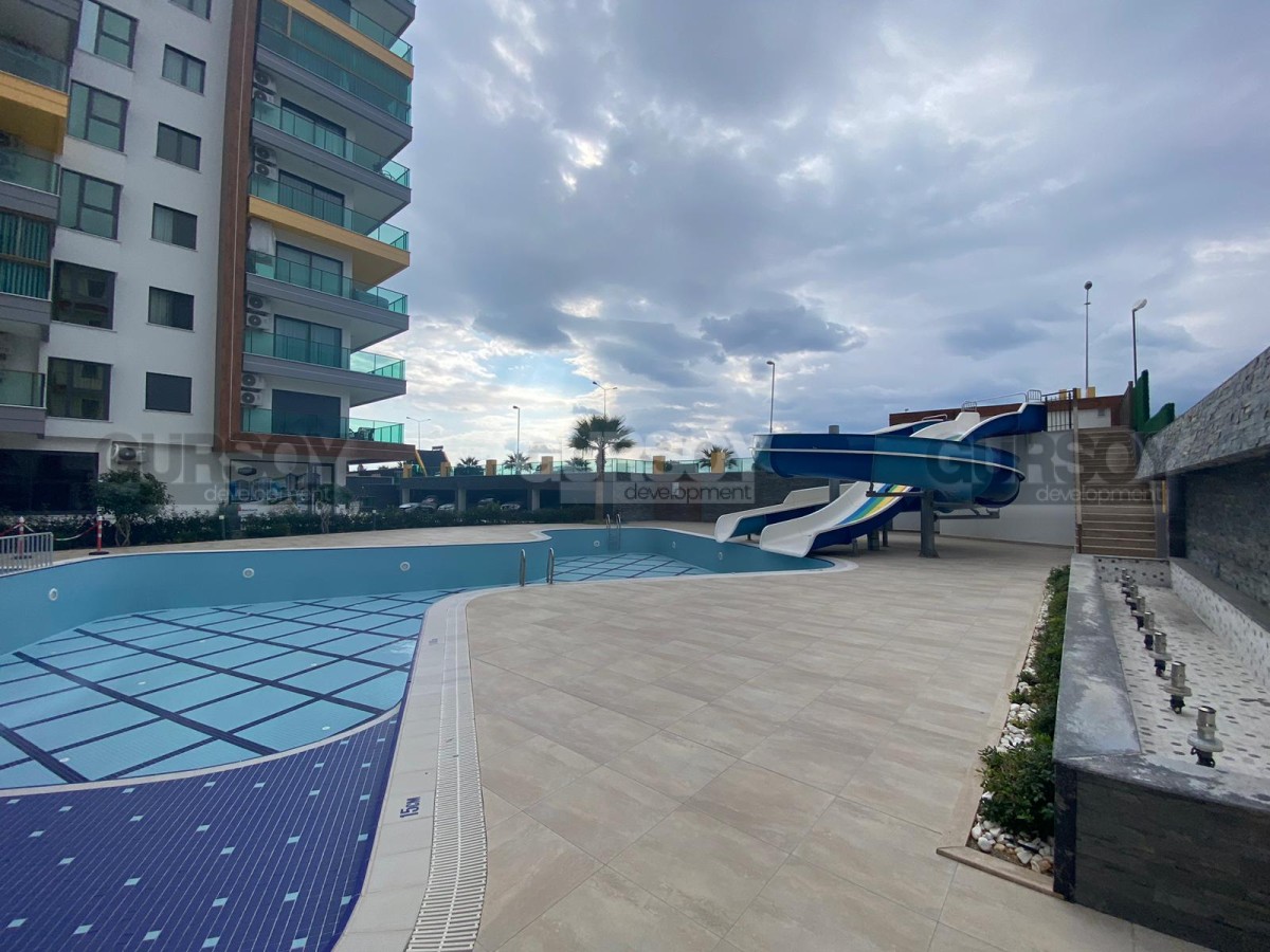 Стильная меблированная квартира 2+1 с видом на море на первой линии в  Махмутларе, 100 м2 в Турции - фото 1