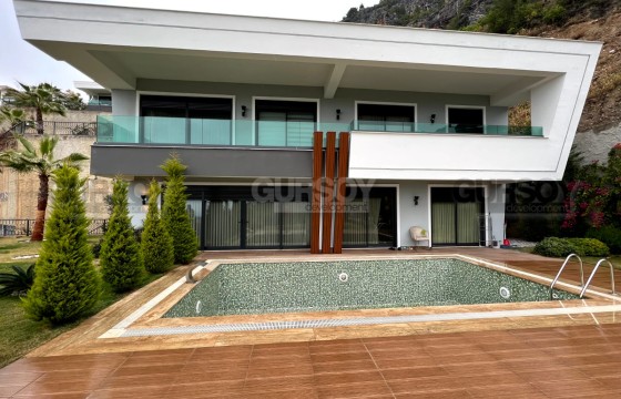 Шикарная отдельно стоящая вилла 4+1 с красивыми видами в элитном районе Бекташ, 260 м2 в Турции - фото 2