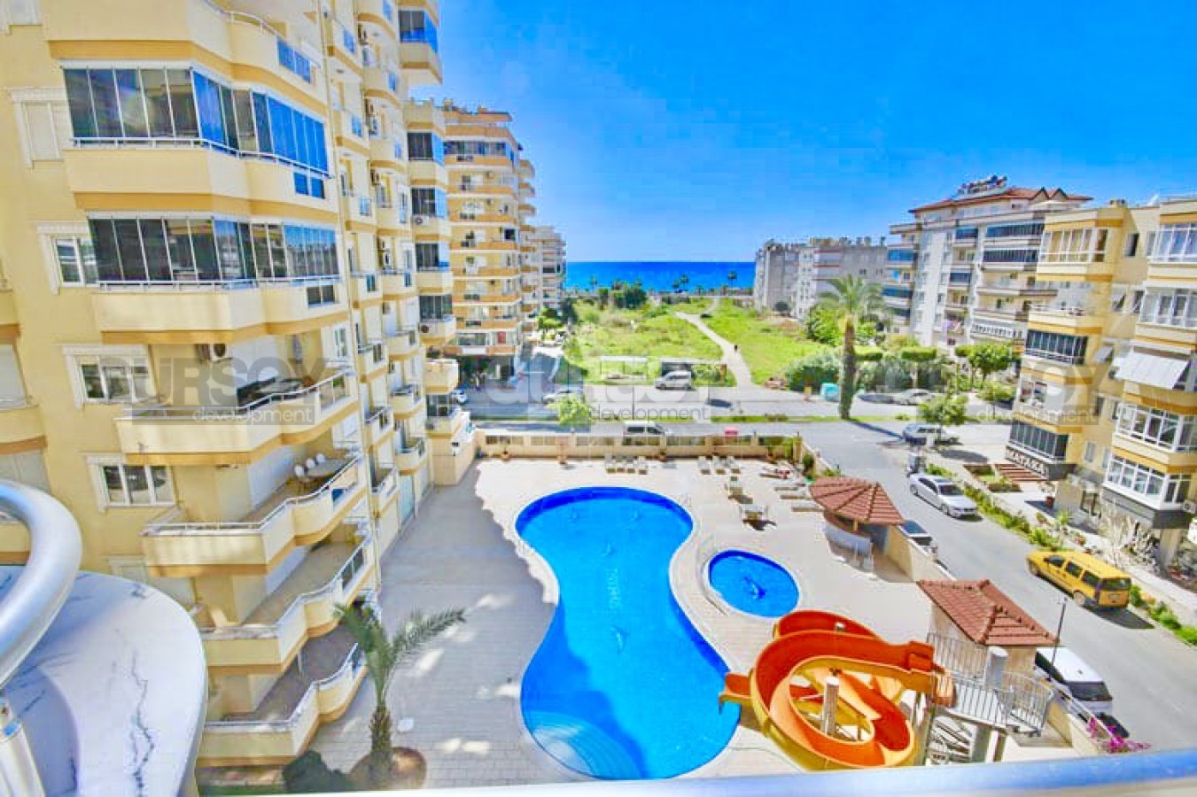 Меблированная квартира 2+1 с видом на море всего в 150 м от моря в Махмутларе, 110 м2 в Турции - фото 1