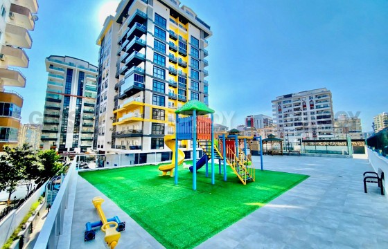 Квартира 2+1 с видом на море и горы в элитном жилом комплексе в Махмутларе, 130 м2 в Турции - фото 1