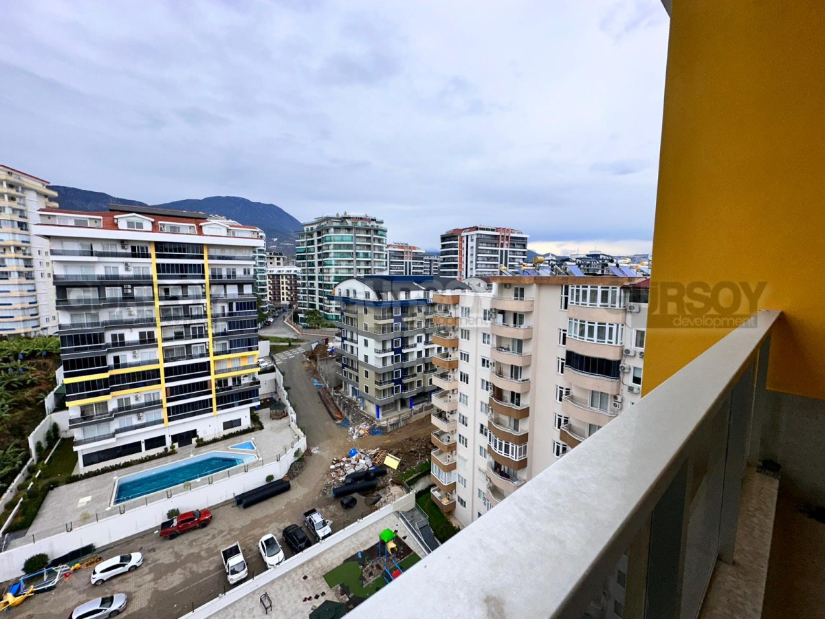 Квартира 2+1 с видом на море и горы в элитном жилом комплексе в Махмутларе, 130 м2 в Турции - фото 1