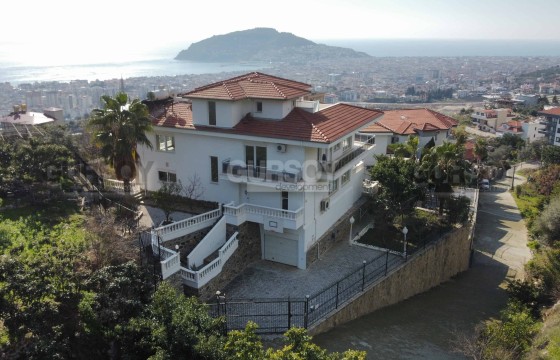 Вилла 6+1 с непревзойденным видом на побережье Алании и крепость, 560 м2. в Турции - фото 9