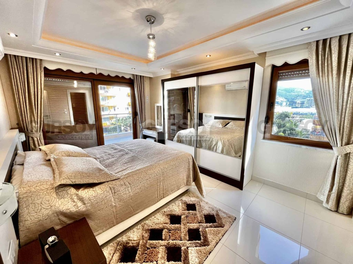 Меблированная квартира 2+1 с видом на море и горы всего в 100 м от пляжа в Махмутларе в Турции - фото 1