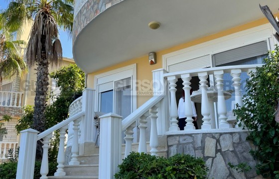 Вилла 4+1 с видом на море всего в 450 метрах от пляжа в Демирташе, 170 м2 в Турции - фото 10