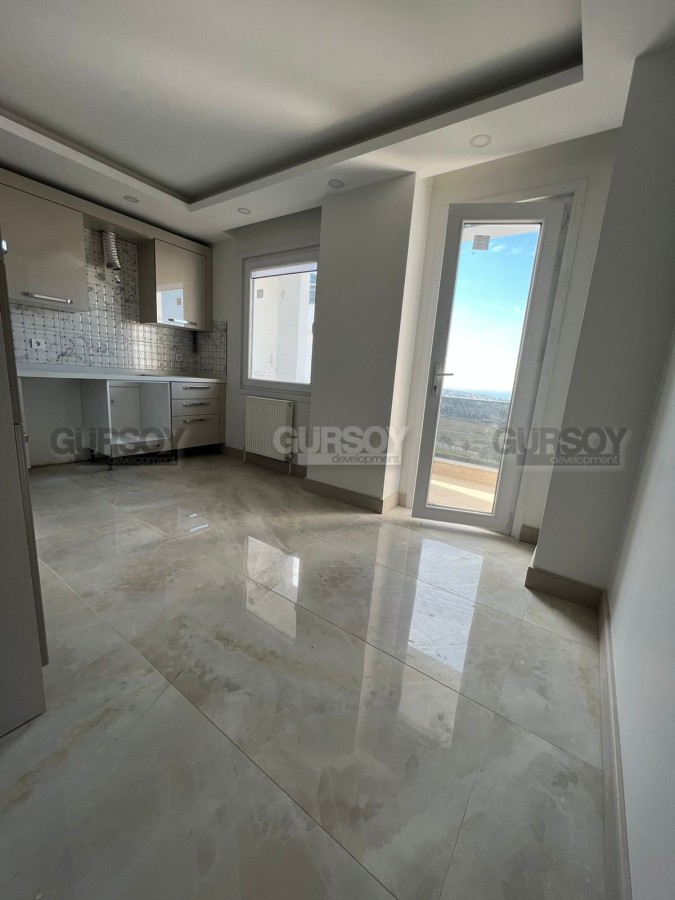 Видовые апартаменты в готовом комплексе под гражданство в районе Бейликдюзю, 120м2-360м2 в Турции - фото 1