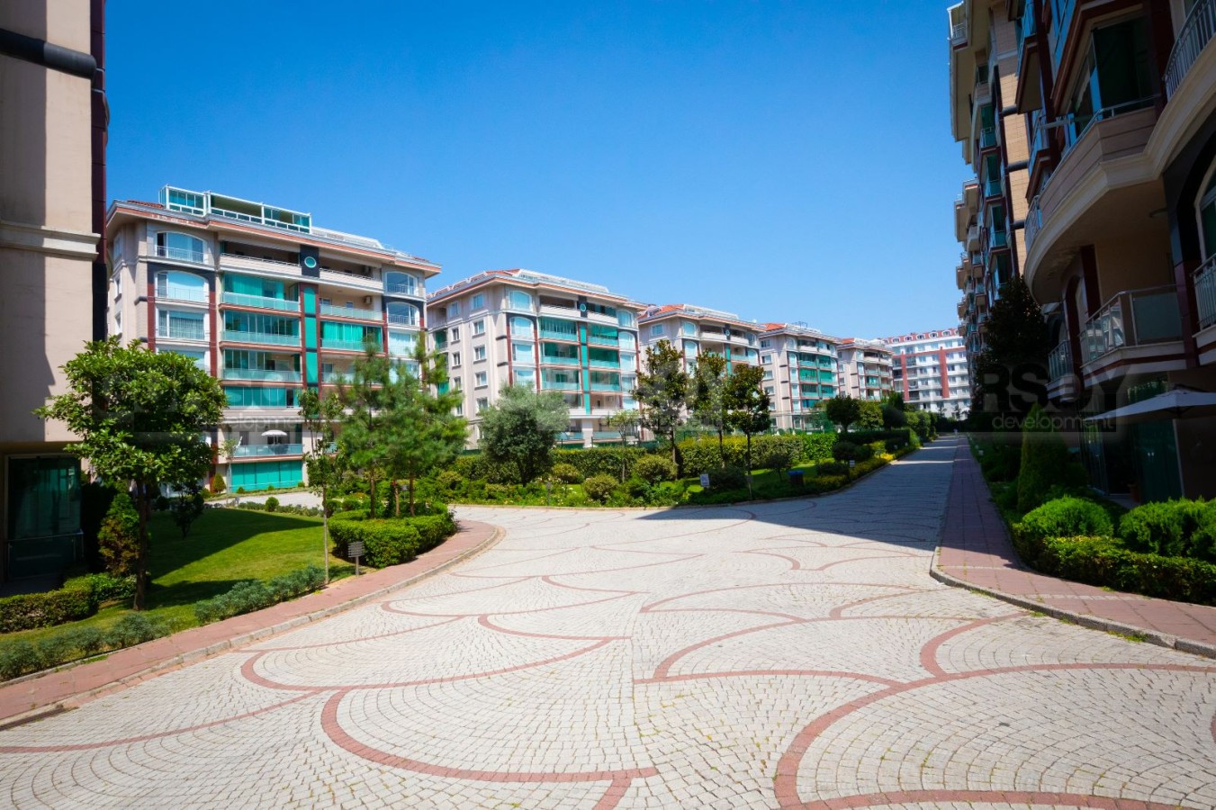 Просторные квартиры в готовом комплексе в Буюкчекмедже, 145м2-325м2 в Турции - фото 1
