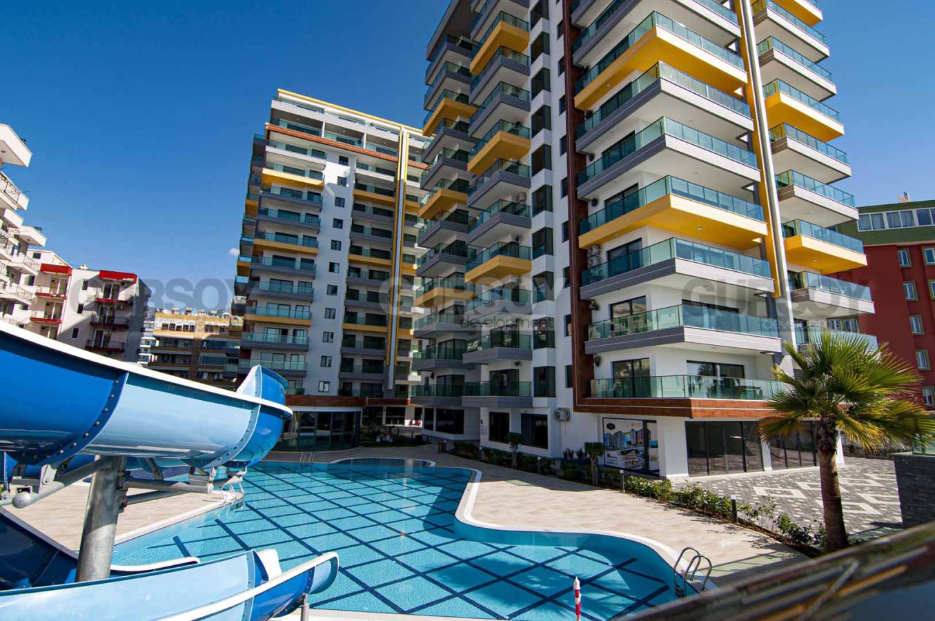 Меблированная квартира 2+1 с шикарным видом на море на первой линии в Махмутларе, 90 м2 в Турции - фото 1