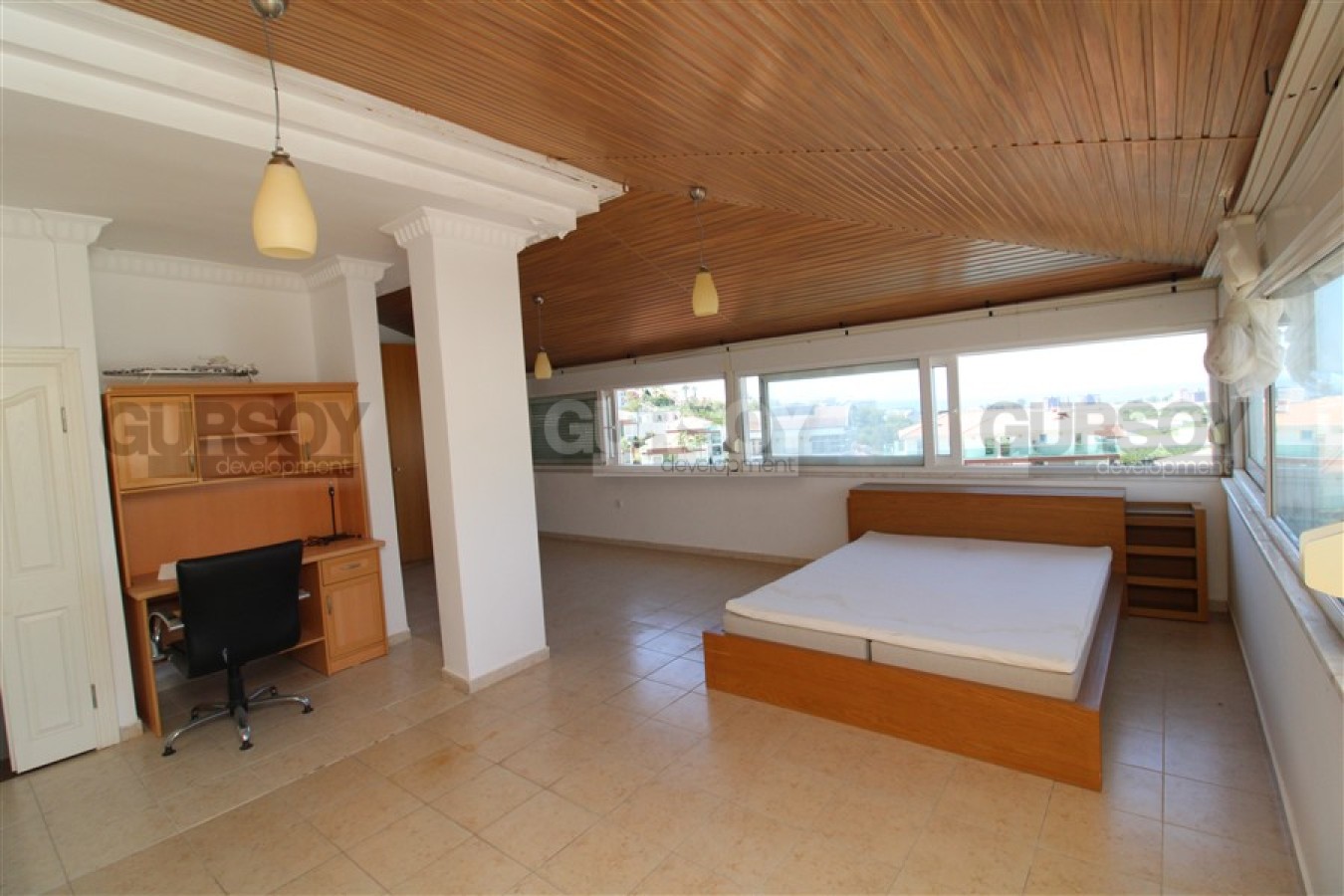 Меблированная квартира 3+1 с видом на море в уютном таунхаусе в Каргыджаке, 270 м2 в Турции - фото 1