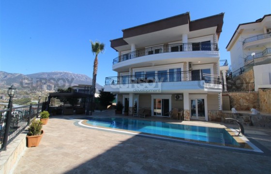 Меблированная 3-х этажная вилла 5+2 с видом на море в Каргыджаке, 475 м2 в Турции - фото 3