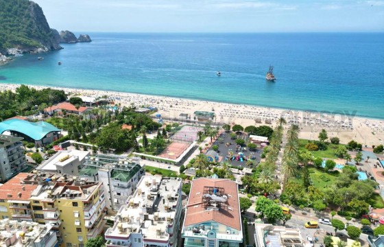 Первая линия, квартира 4+1 у пляжа Клеопатры, 240 м2 в Турции - фото 2