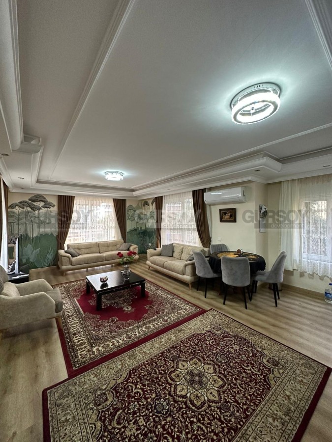 Просторная меблированная квартира 2+1 всего в 410 м от моря в Махмутларе, 120 м2 в Турции - фото 1
