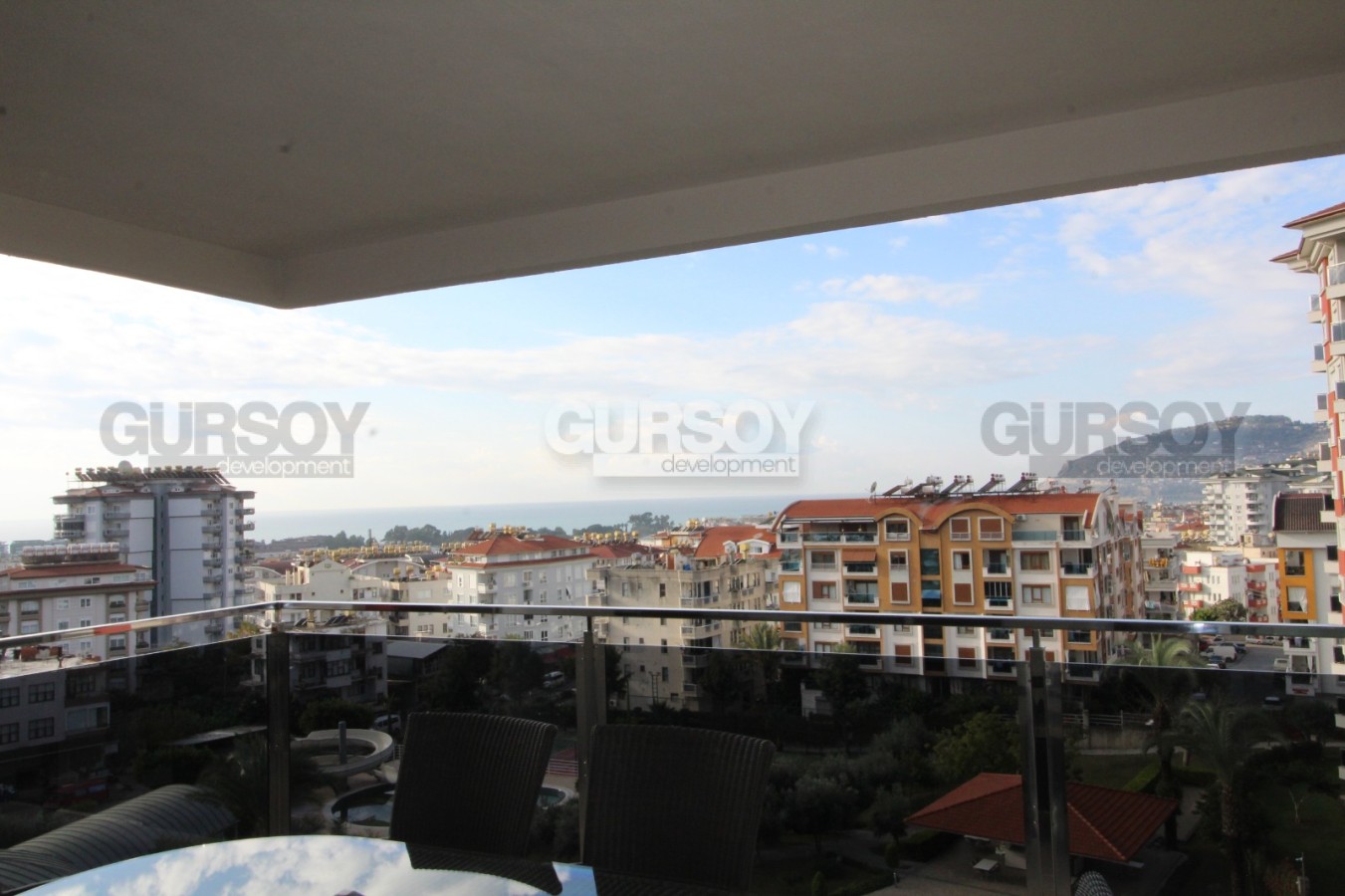 Три стильные просторные квартиры 2+1 в Джикджилли с видом на море и Крепость, 120 м2 в Турции - фото 1