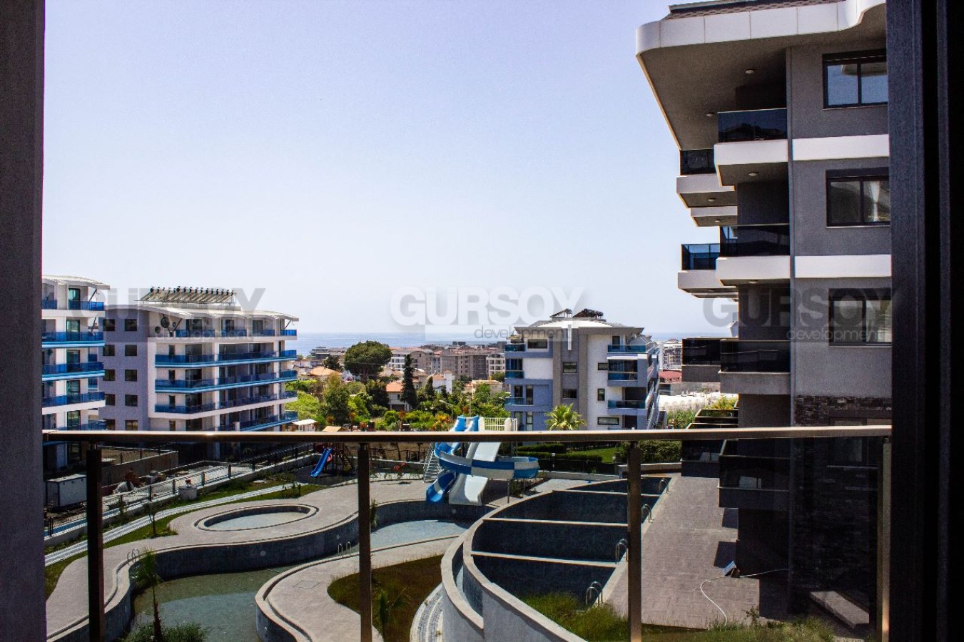 Новая квартира 1+1 с видом на море в элитном жилом комплексе в Каргыджаке, 65 м2 в Турции - фото 1