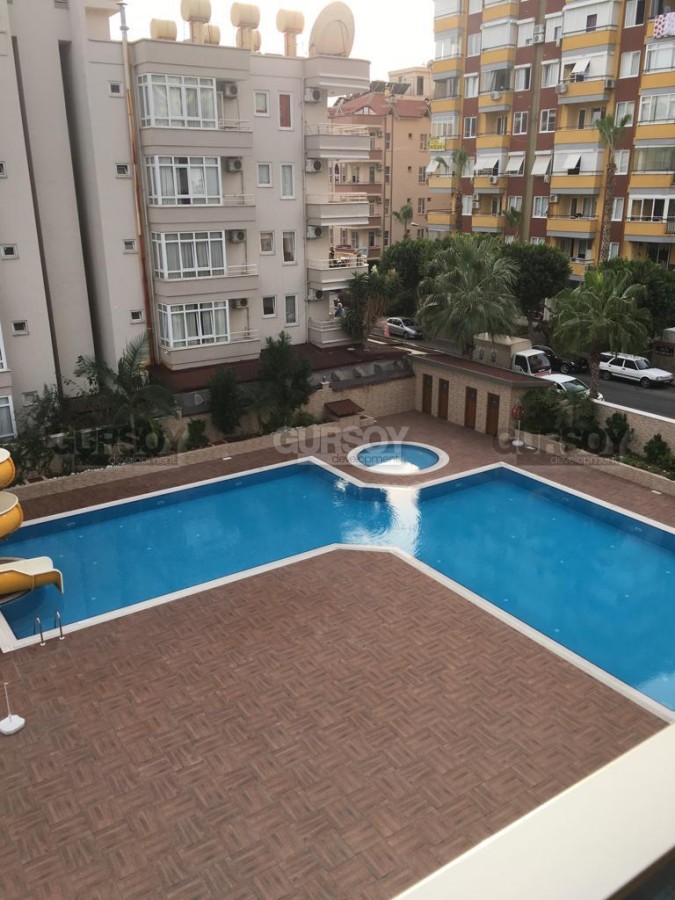 Меблированная квартира 1+1 в роскошном жилом комплексе в шаге от пляжа Клеопатры, 50 м2 в Турции - фото 1