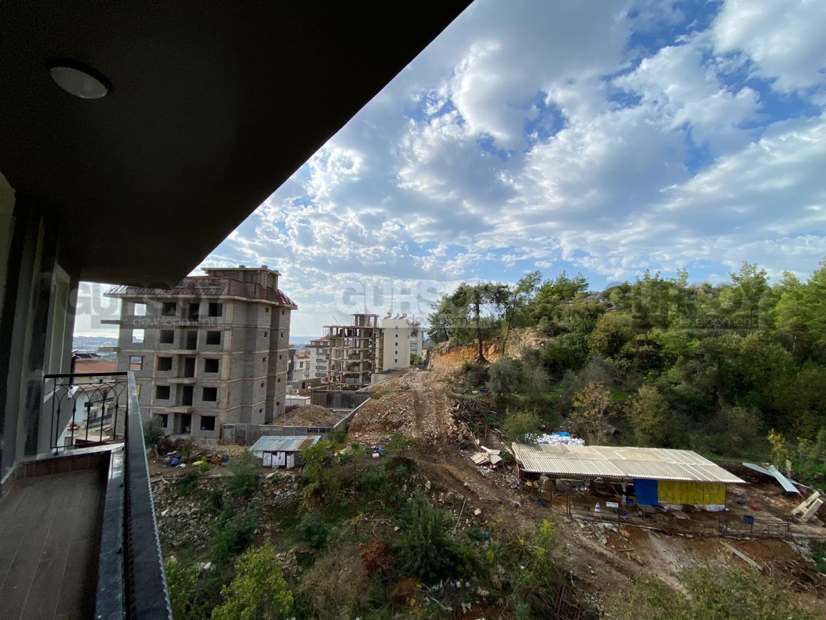 Представлена большая квартира планировкой 5+1, общей площадью в районе Чиплаклы в Турции - фото 1
