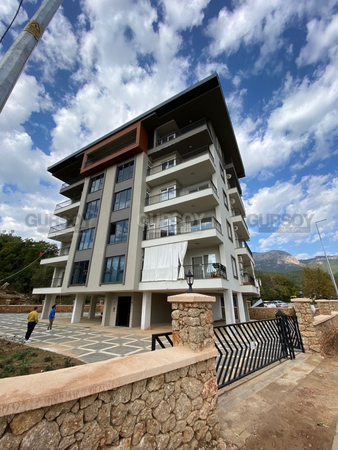 Квартира планировкой 3+1, общей площадью 225 м2 в районе Чиплаклы в Турции - фото 1