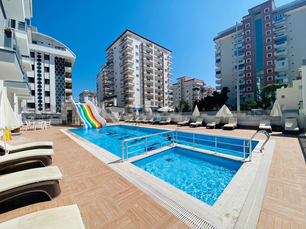 Меблированная квартира 1+1 с видом на горы в элитном ЖК в Махмутларе по выгодной цене, 65 м2 в Турции - фото 1