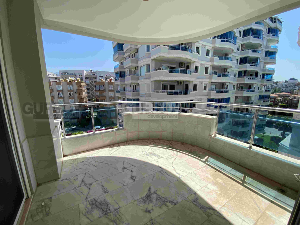 Трехкомнатная квартира 120 кв.м. на первой береговой линии в Тосмуре. в Турции - фото 1