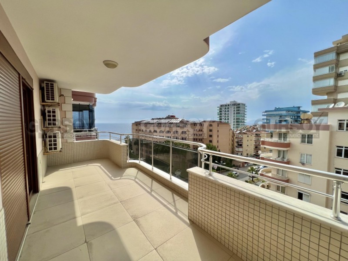Квартира планировкой 2+1, общей площадью 125м2 с прямым видом на Средиземное море в районе Махмутлар. в Турции - фото 1