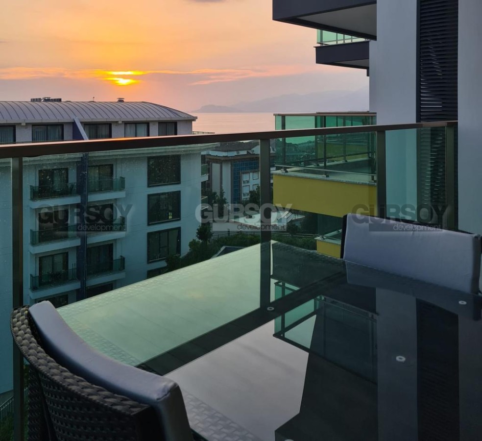 Комфортабельная квартира 1+1 с видом на море и закаты, 65 кв.м. в Каргыджаке. в Турции - фото 1