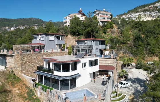 Стильная вилла 4+1 с собственным участком и бассейном, 240 кв.м. Тепе, Алания. в Турции - фото 3