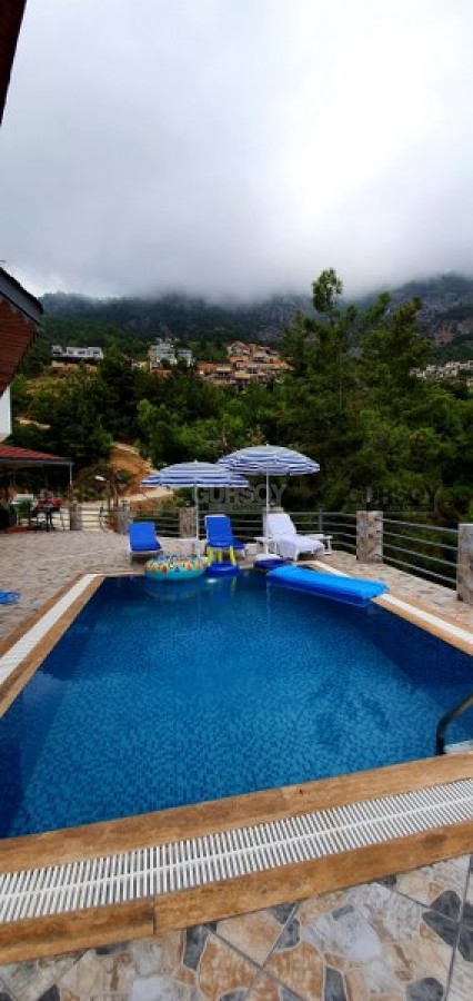 Стильная вилла 4+1 с собственным участком и бассейном, 240 кв.м. Тепе, Алания. в Турции - фото 1