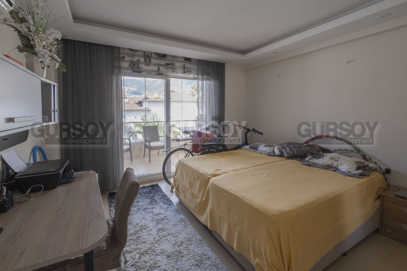 Уютная, полностью меблированная квартира 2+1 с шикарным видом на море и Крепость в районе Хасбахче, 109 м2 в Турции - фото 1