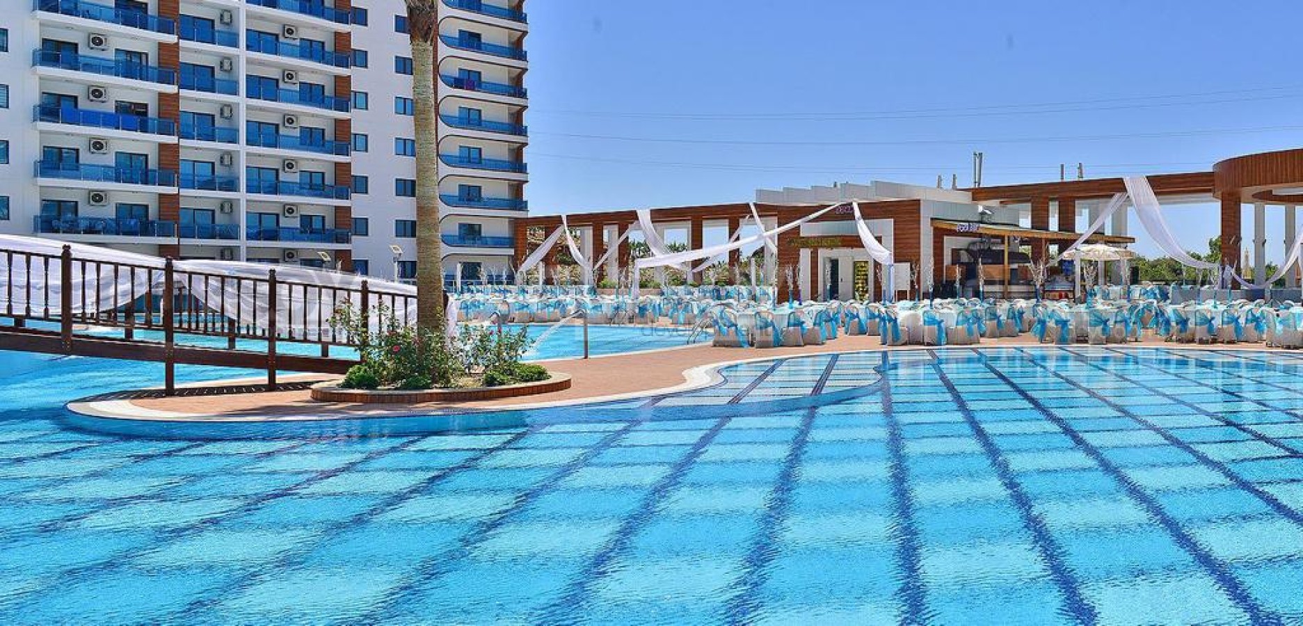 Двухкомнатная квартира с видом на море, 75 кв.м. в Махмутларе в Турции - фото 1