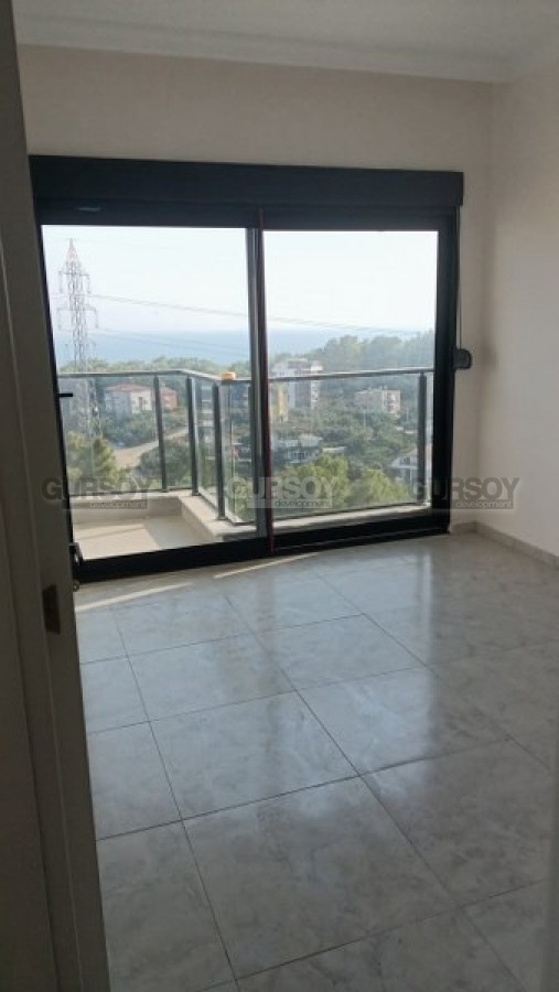Новая квартира 1+1 с шикарным видом на море в элитном ЖК в Авсалларе, 55 м2 в Турции - фото 1