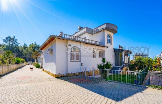 Меблированная вилла 3+1 с участком в Авсалларе, 200 кв.м. в Турции - фото 9