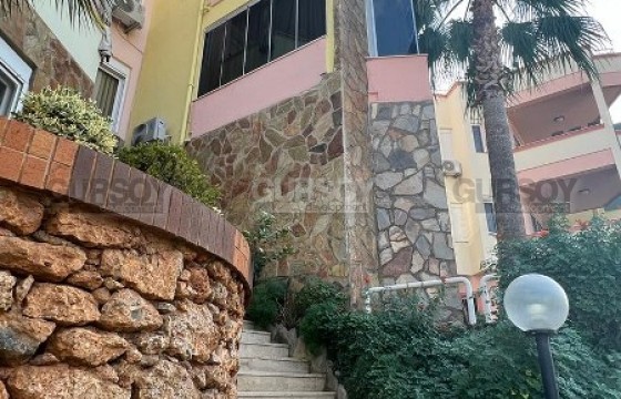 Панорамная трехэтажная вилла с видом на море, в центре престижного района Аланьи - Кестель в Турции - фото 2