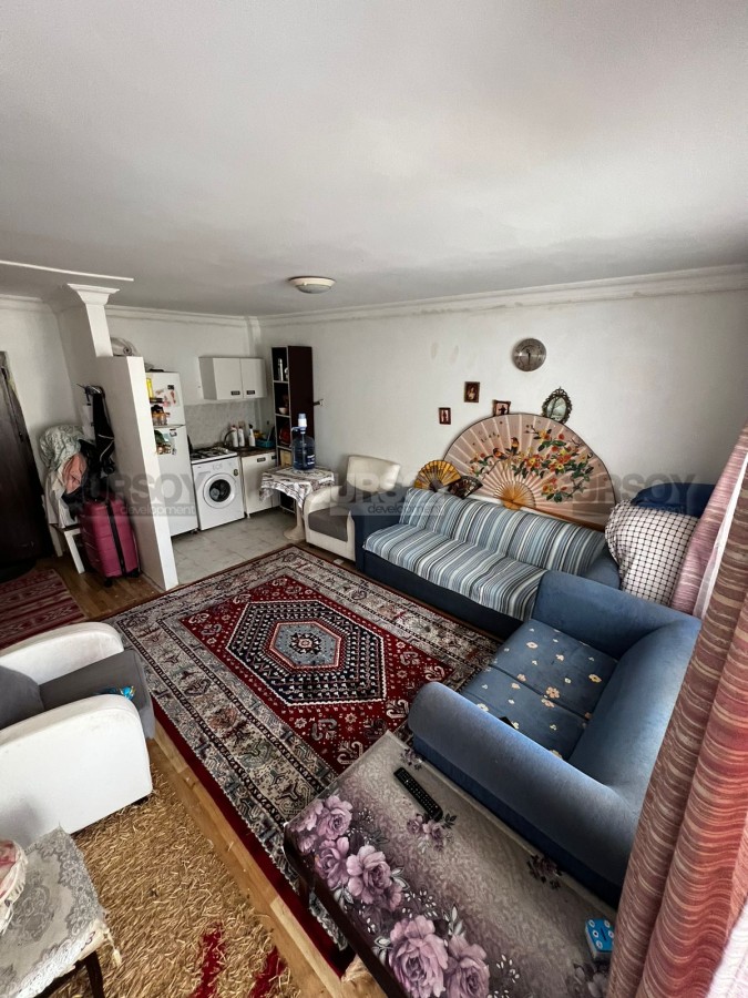 Доступная по цене квартира с мебелью и бытовой техники, в 400 метрах от моря, в центре района Махмутлар в Турции - фото 1