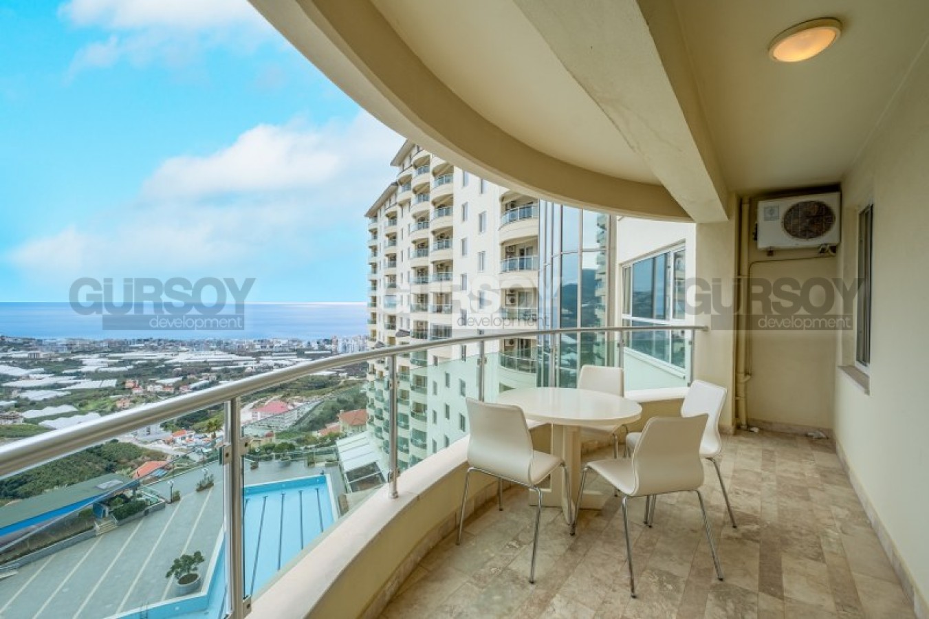 Панорамная квартира с видом на море, на 8-м этаже в жилом комплексе, с инфраструктурой роскошного отеля в Турции - фото 1