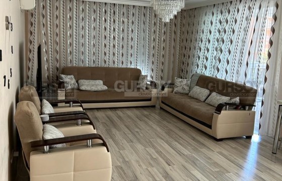 Квартира с двумя спальными комнатами и просторным застекленным балконом, на 2-м этаже, в 800 метрах от моря в Турции - фото 2