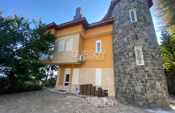 Вилла в престижном районе Тепе. Подходит для получения гражданства. в Турции - фото 3