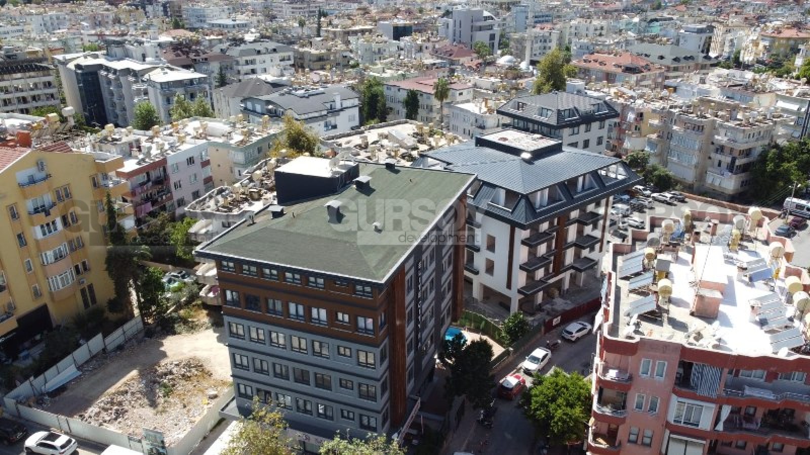 Просторная квартира 1+1, на площади 79 м2, в комфортабельном жилом комплексе на завершающем этапе строительства, в центре Аланьи в Турции - фото 1
