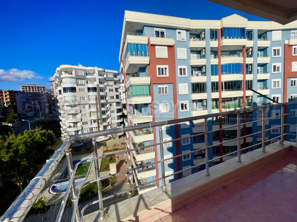 Недорогая квартира на 5-м этаже в доме 2000 года постройки, в 350 метрах от моря в Турции - фото 1