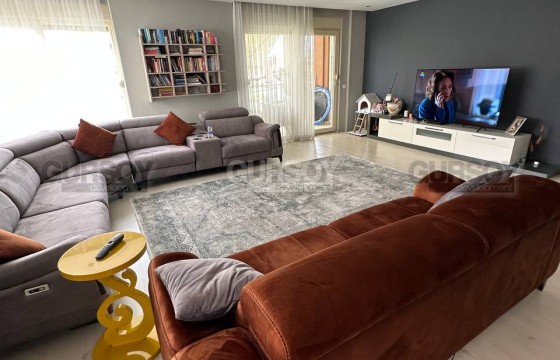 Большая двухуровневая квартира 5+1, площадью 290 м2, в престижном районе Аланьи - Оба в Турции - фото 4