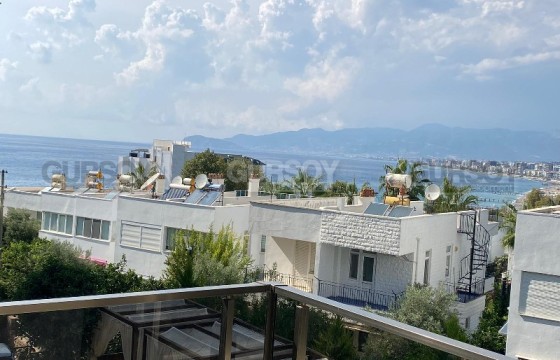 Комфортная меблированная новая квартира с видом на море в районе Каргыджак в Турции - фото 1