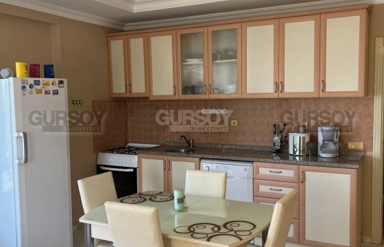 Продажа трехкомнатной квартиры с мебелью и техникой в районе Тосмур по привлекательной цене в Турции - фото 2