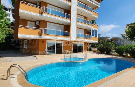 Просторная квартира в районе Демирташ с прекрасным видом на море в Турции - фото 1