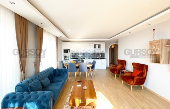 Просторная меблированная трехкомнатная квартира в районе Тосмур в Турции - фото 5